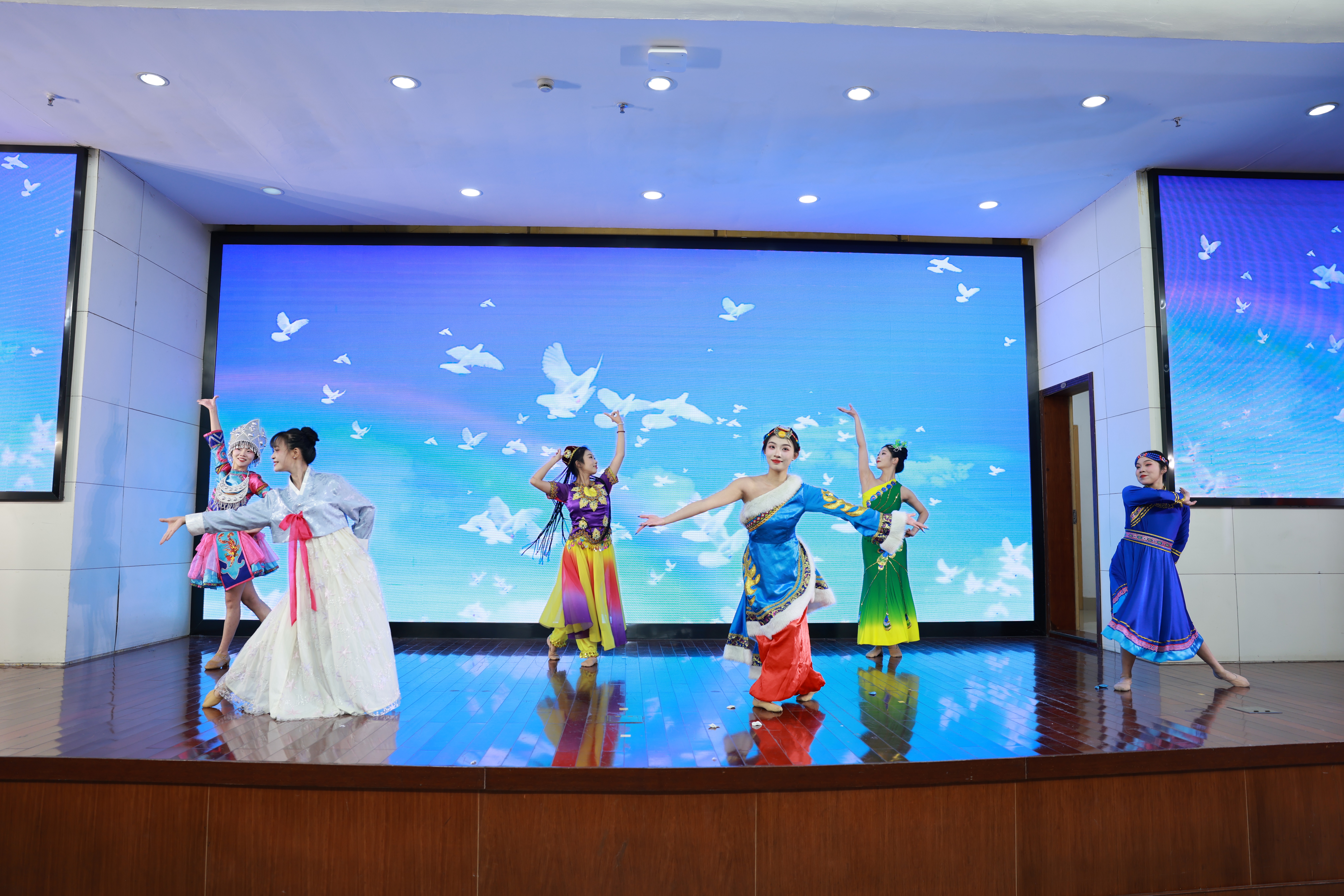 舞蹈《一起向未来》