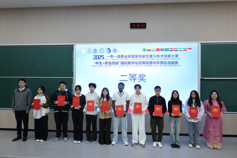 黎光辉、阮秋恒荣获二等奖