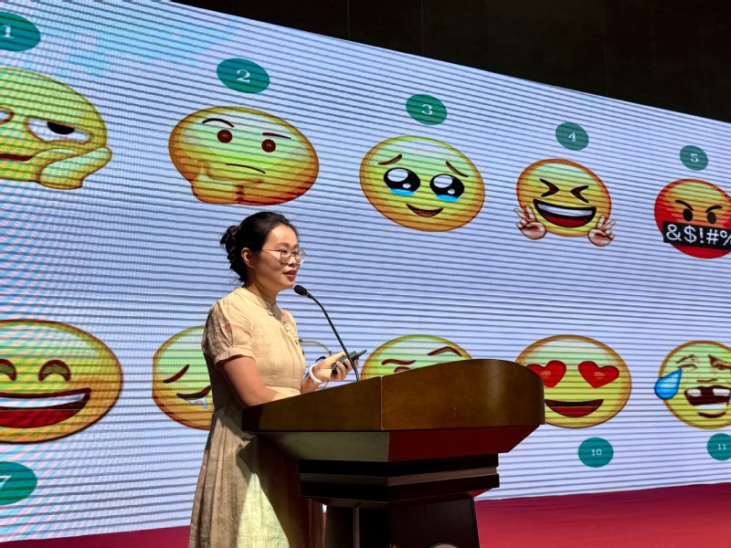 辅导员万媛开展心理健康与安全教育