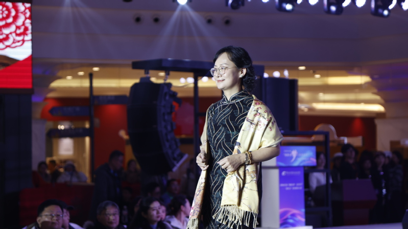 图10:“银发组”模特走秀2