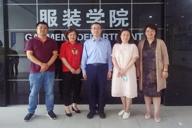 苏州大学艺术学院江牧教授来服装学院作学术报告 苏州大学艺术学院江牧教授来服装学院作学术报告