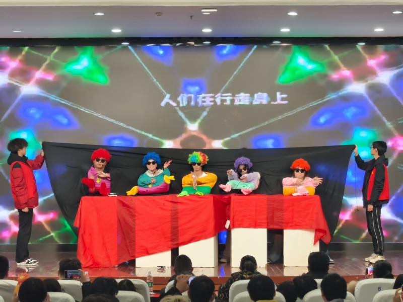 小人舞《疯狂小人城》