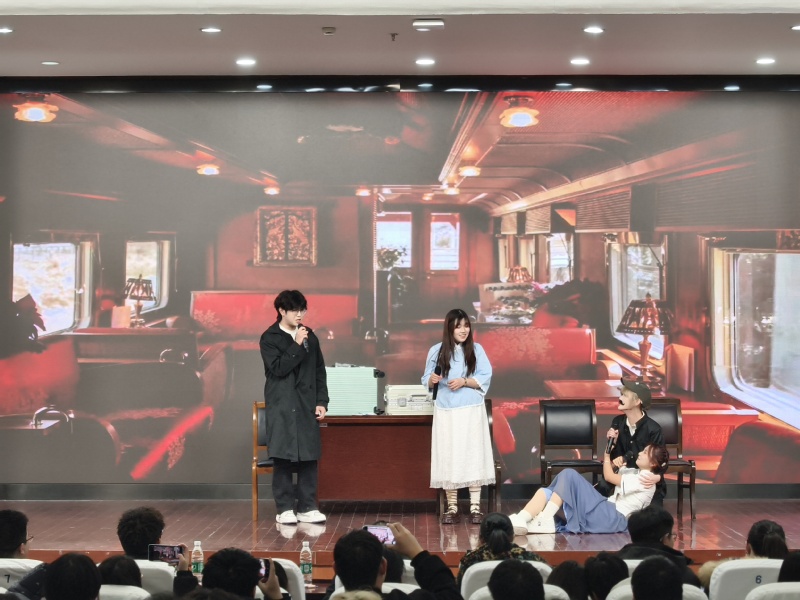 小品《少爷与小姐》